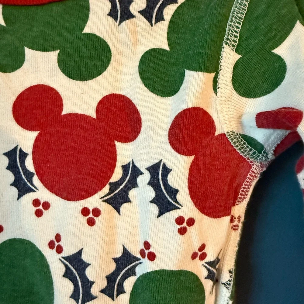 Hanna Andersson x‎ Disney Christmas Mickey pajama top